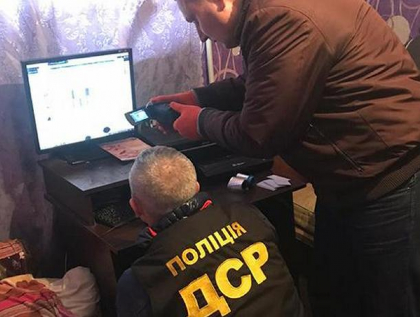 ОПГ с участием молдаван снабжала фальшивыми документами всю Украину