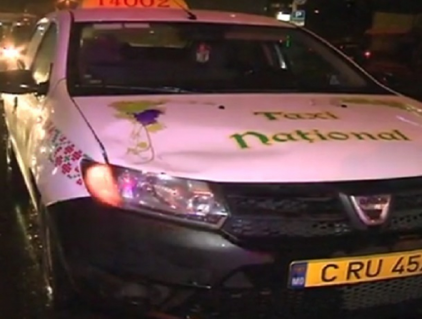 Таксист сбил девушку на зебре в центре Кишинева и попал на видео