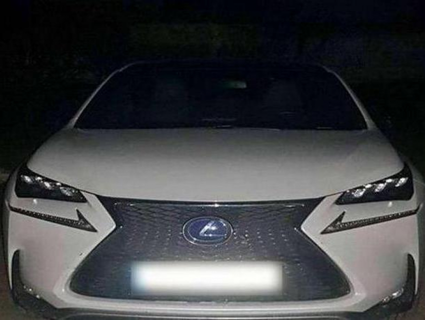 Угнанный Lexus пытался провезти через румынскую границу житель Молдовы