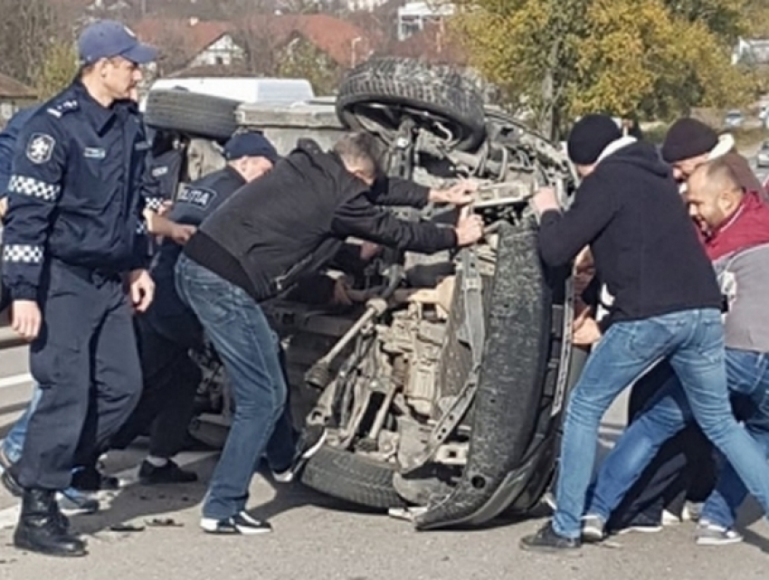 Автомобиль с 83-летним водителем перевернулся после столкновения с грузовиком в Криулянском районе 
