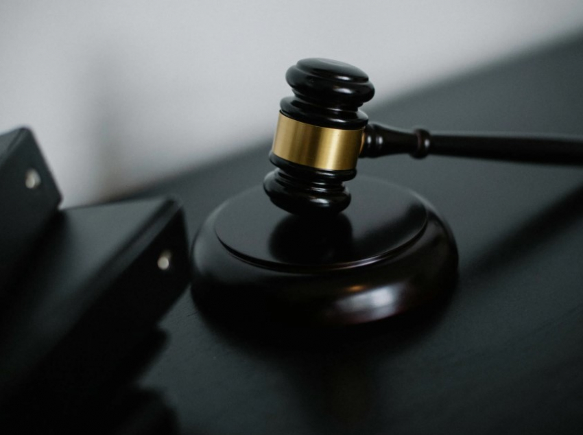 Жителя Оргеева приговорили к 11 годам тюрьмы за торговлю людьми и сексуальную эксплуатацию