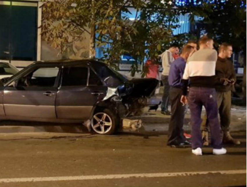 Пассажирка такси пострадала при столкновении машин на Рышкановке