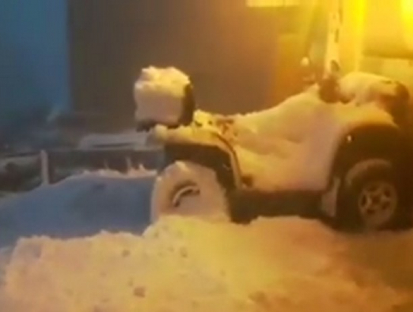 Смертельно опасный для туристов снежный армагеддон в Румынии сняли на видео