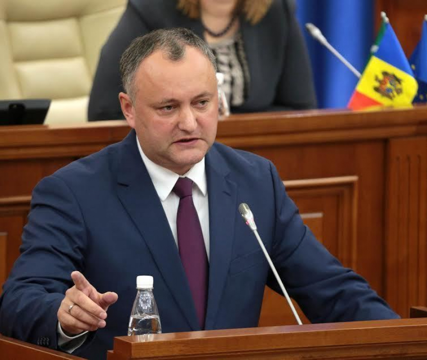 Додон потребовал в парламенте запретить организации, выступающие за исчезновение Молдовы 