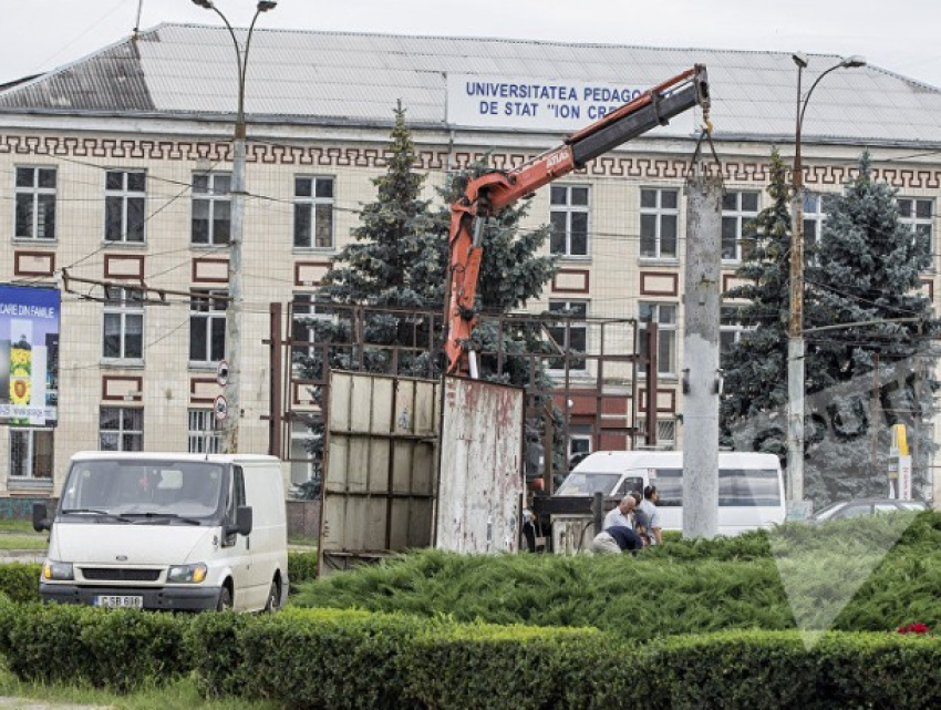 Рекламщики грозят судами примэрии Кишинева за снесенные щиты