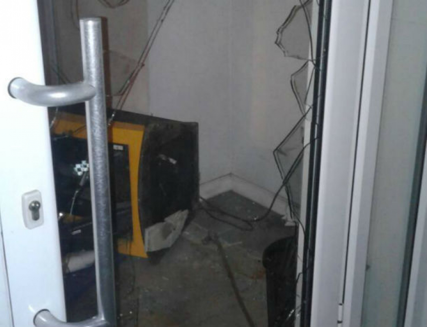 Бандиты на Чеканах взломали платежный терминал, который был установлен с нарушениями