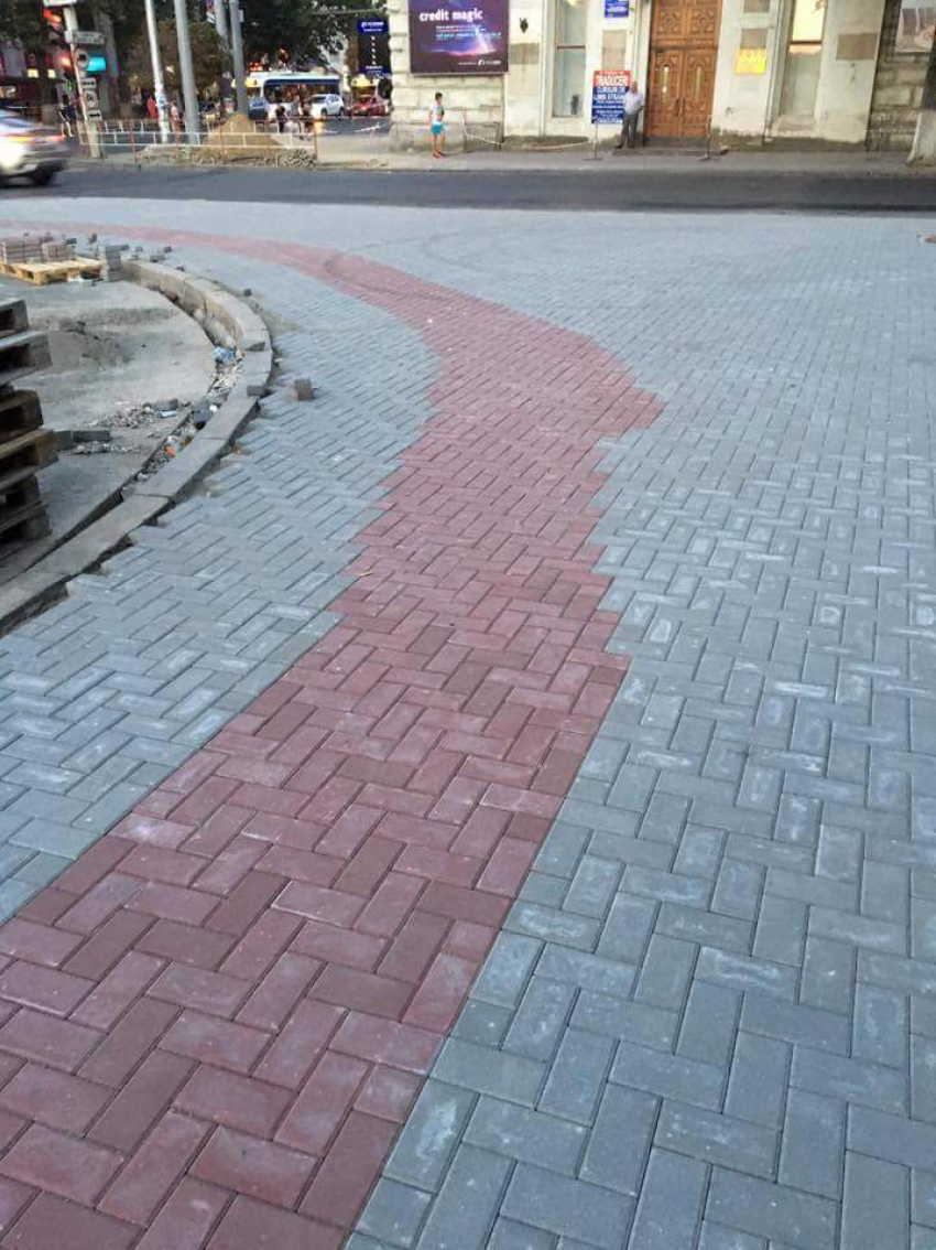 Ноу-хау от Киртоакэ: как положили плитку на площади Великого национального собрания 