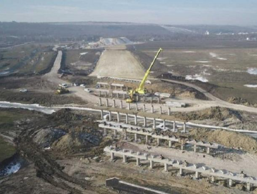 Работы по строительству объездной дороги под Чимишлией продолжаются, несмотря на зиму