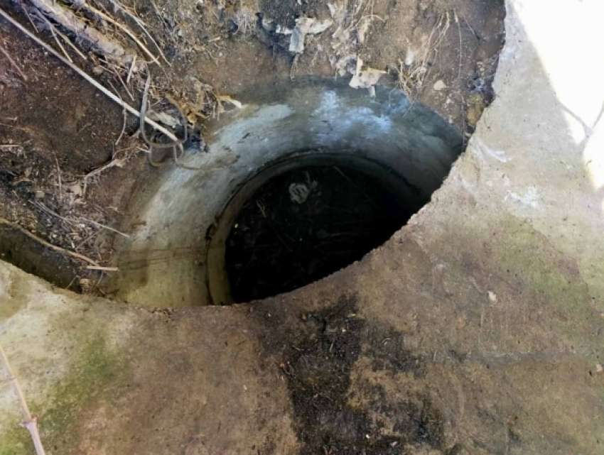 Мужчина упал в канализационный колодец в Кишиневе