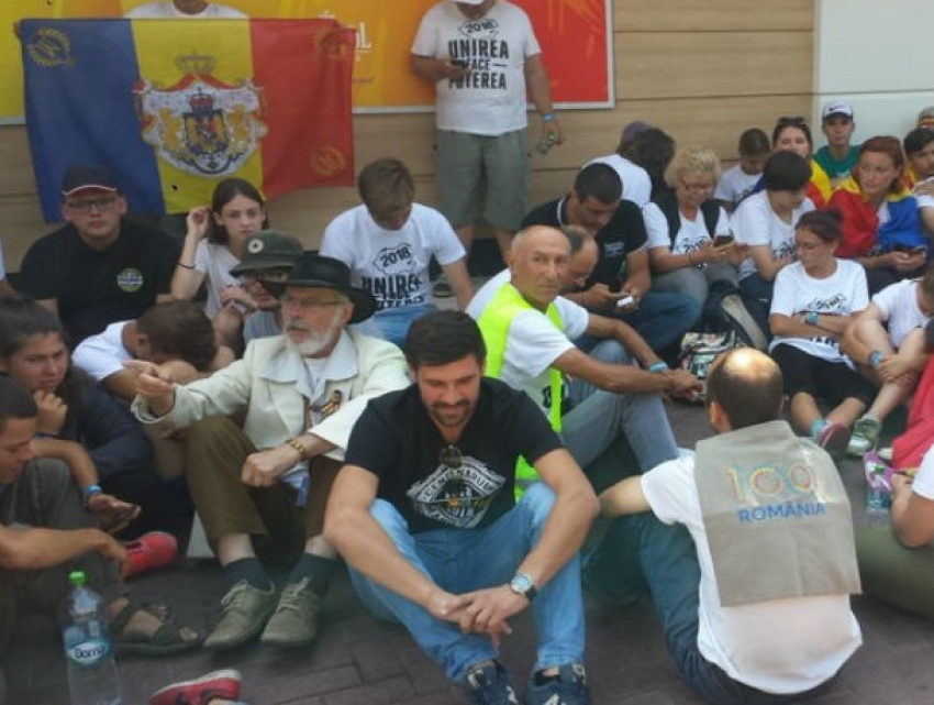 Унионисты устроили сидячий протест и  грозят голодовкой  на границе с Молдовой