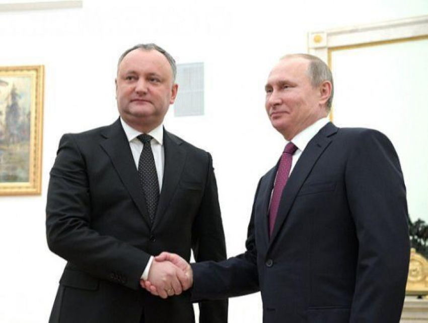 Президент РФ Владимир Путин поздравил молдавского лидера Игоря Додона