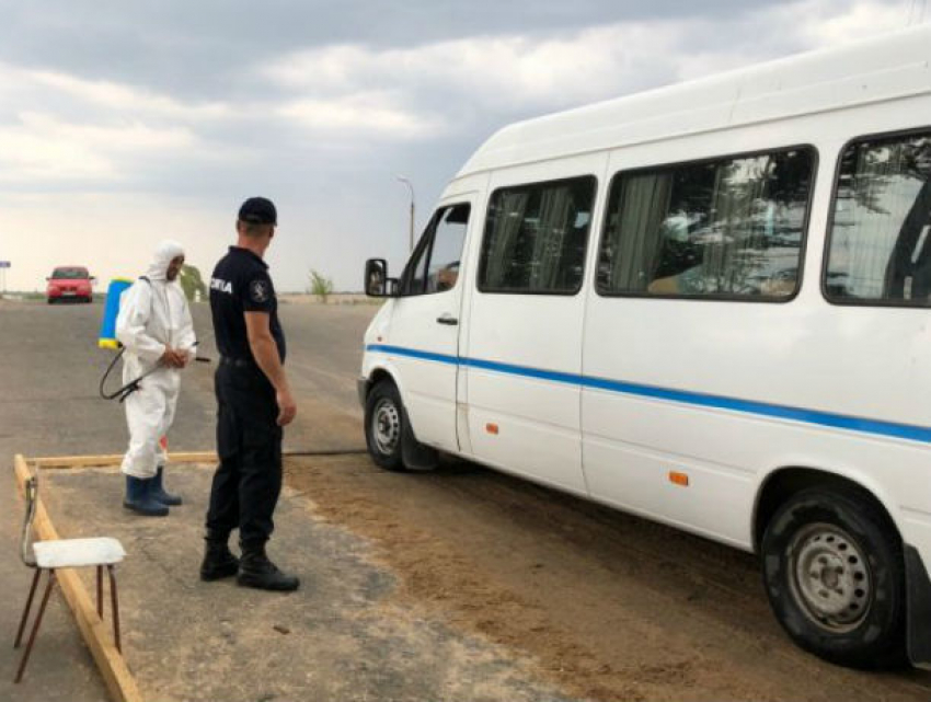 Неприличным жестом водитель «Мерседеса» оскорбил полицейского в Вулканештах