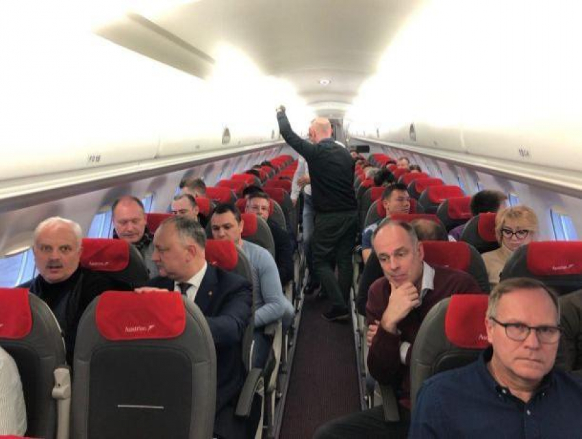 Игорь Додон вылетел в Мюнхен на борту обычного рейсового самолёта в эконом-классе
