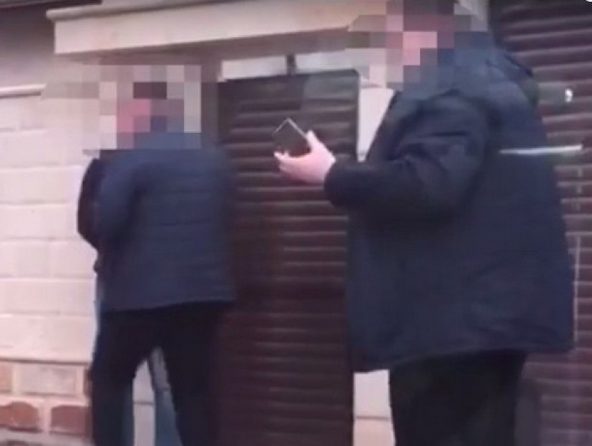 Контрабандистов, похищавших на заводе и отправлявших на Украину спирт, разоблачили в Молдове