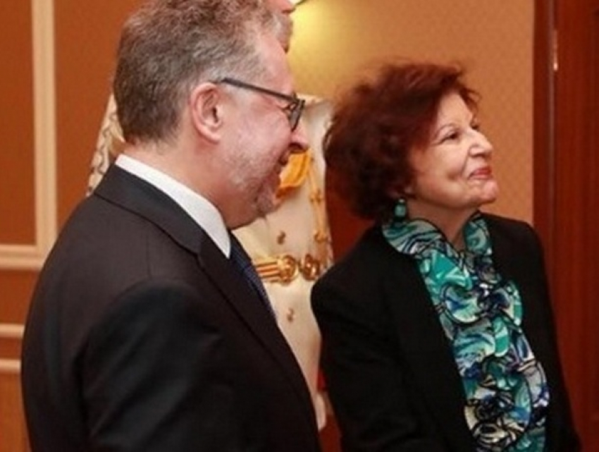 Спас жену от смерти: посол Франции в Молдове отдал Диане свою почку