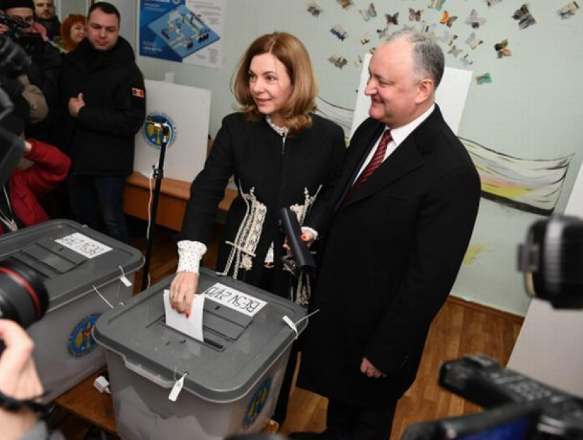 «Голосуйте, как велит совесть»: Игорь Додон проголосовал на парламентских выборах 