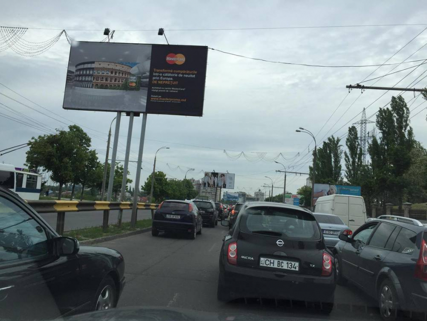 Из-за ремонта улиц Кишинев встал в пробках 