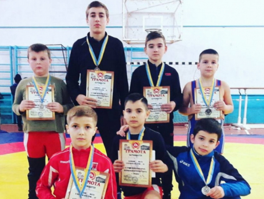Юные спортсмены Гагаузии привезли медали с украинского турнира по вольной борьбе