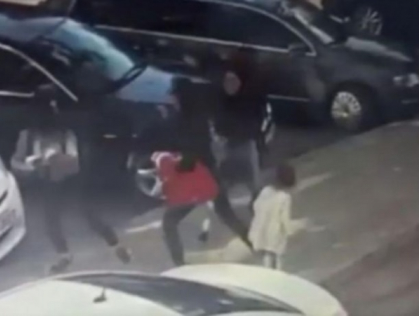 Студентки арабского происходения, избившие женщину в Кишиневе, «исчезли с радаров"