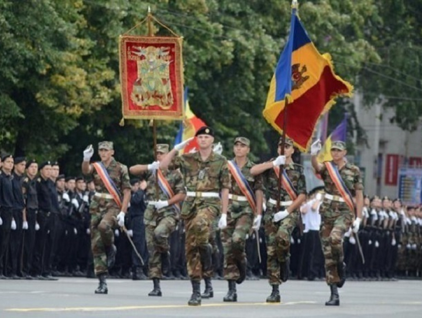 Верховный главнокомандующий Игорь Додон поздравил Национальную армию с профессиональным праздником