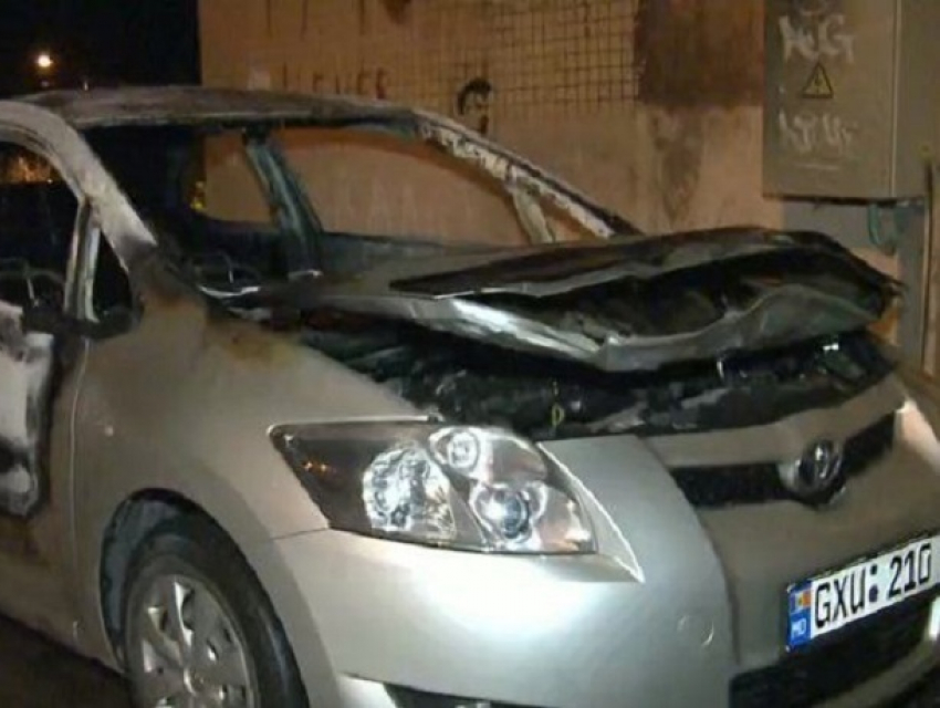 "Она вся пылала": ночью на Чеканах произошло возгорание машины
