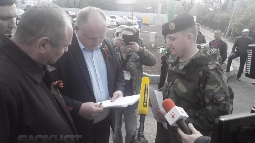 Либералы и Лянкэ потребовали наказать депутатов - социалистов, попытавшихся помешать въезду в Молдову военных и техники НАТО