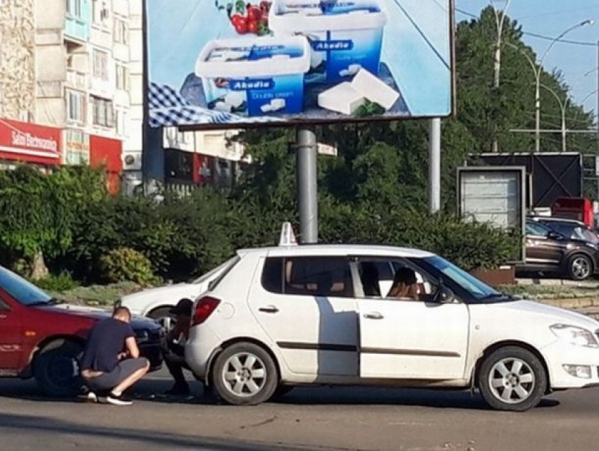 В столице учащаяся в автошколе девушка спровоцировала аварию