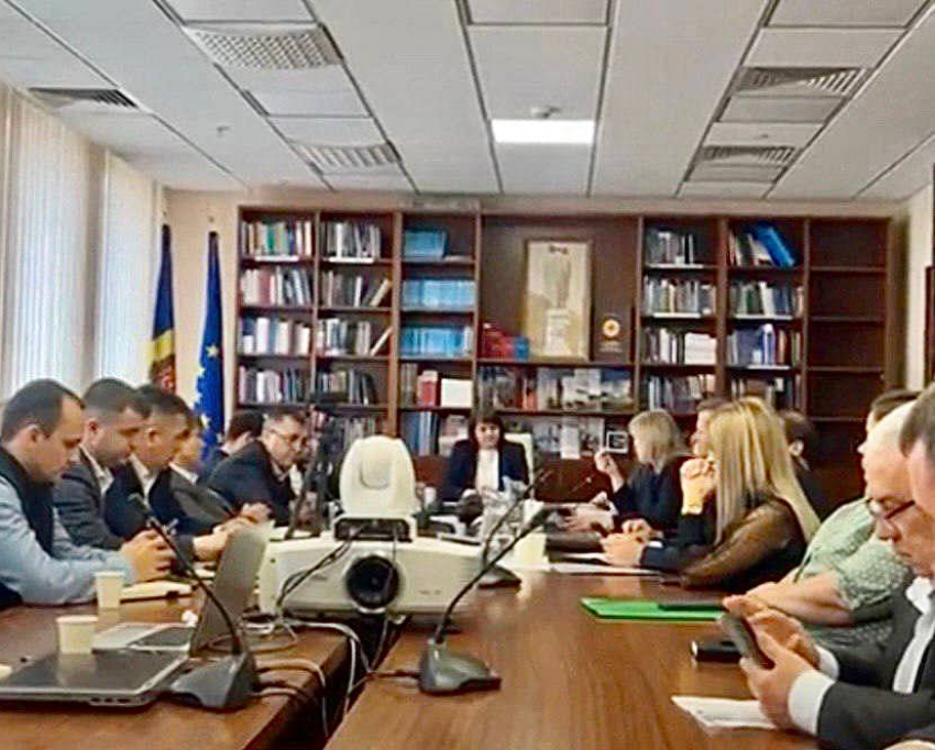 Депутаты от оппозиции против обсуждения проблем автономии без ее руководства