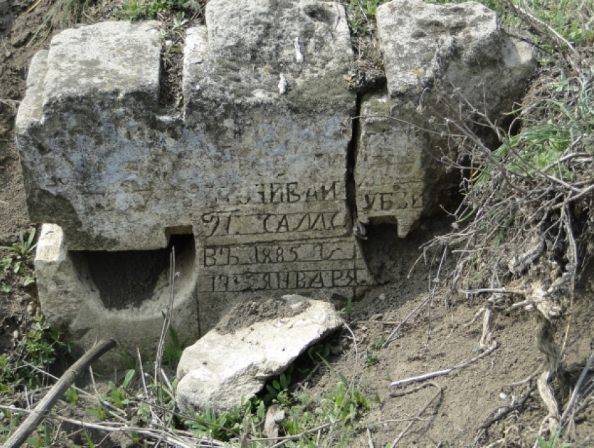 Кладбище со старинными надгробиями в Бендерах полностью разрушено 