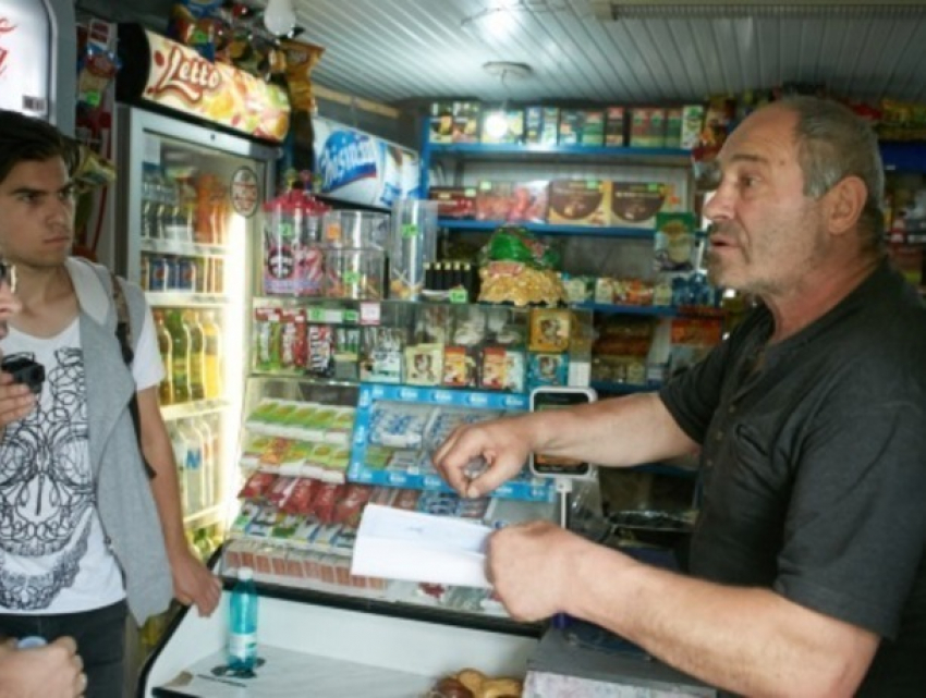 Множество просроченных продуктов обнаружили в магазине бизнесмена, избившего журналистку