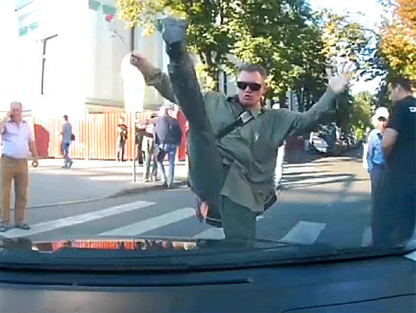 Впечатляющее нападение на водителя крайне агрессивного сторонника Нэстасе сняли на видео