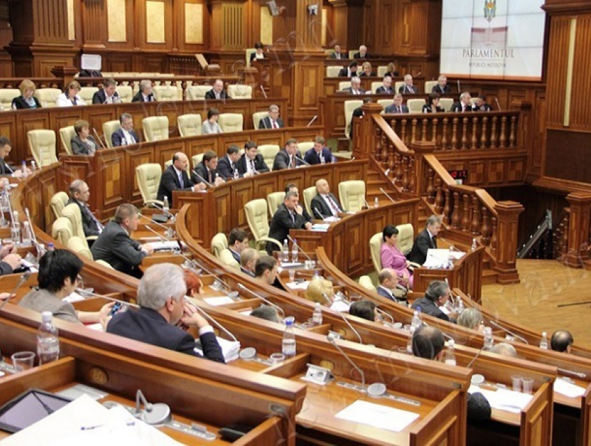 Депутаты парламента отказались вносить евроинтеграцию в Конституцию