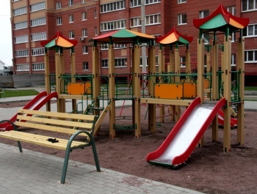 Битва за детскую площадку развернулась во дворе Кишинева