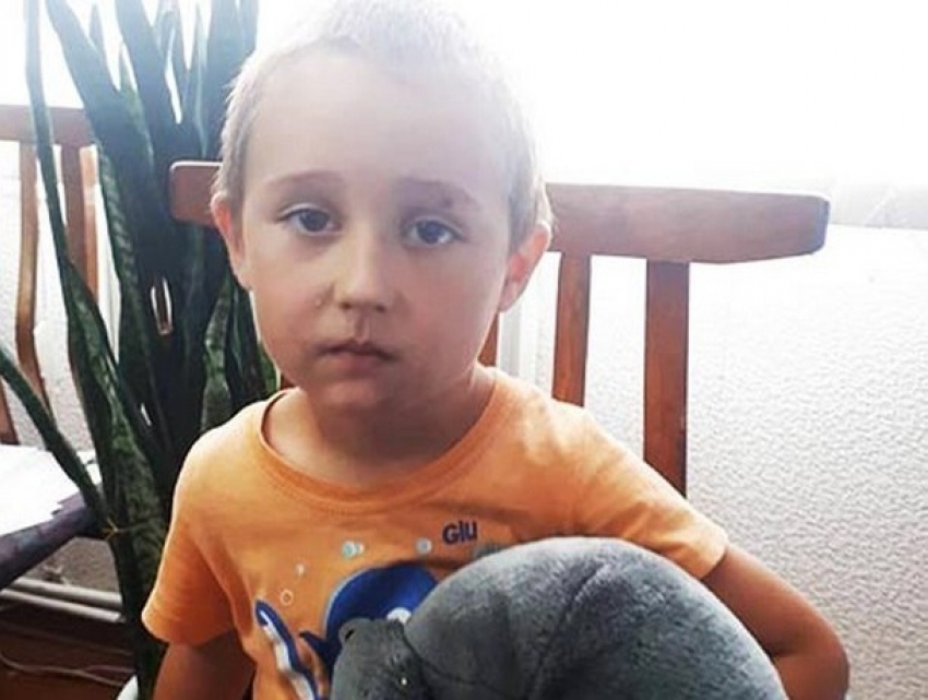 Потерявшегося ребенка с грустными глазами обнаружили в Хынчештах 