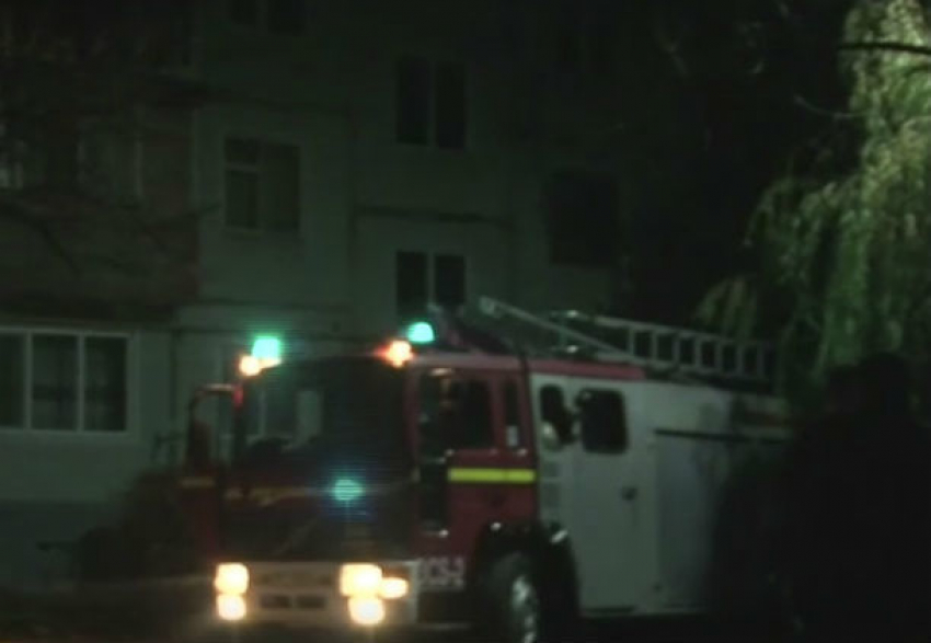 Дом в Бельцах пылал с первого по пятый этажи: эвакуировали сорок семей  