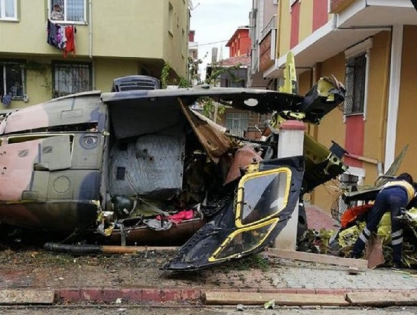 В Стамбуле военный вертолет рухнул на жилой квартал, есть погибшие