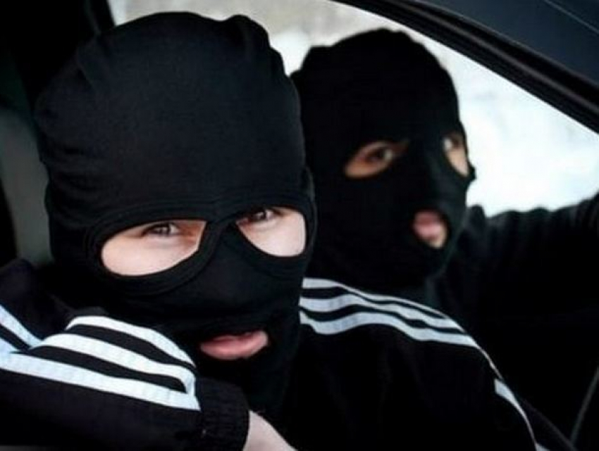 Похишение мужчины с избиением и рытьем могилы произошло в Яловенском районе