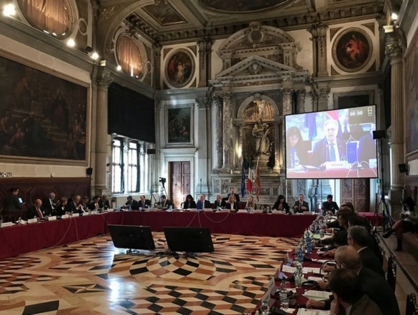 Венецианская комиссия высказалась за закрепление в Конституции числа членов ВСМ и возможность их отзыва