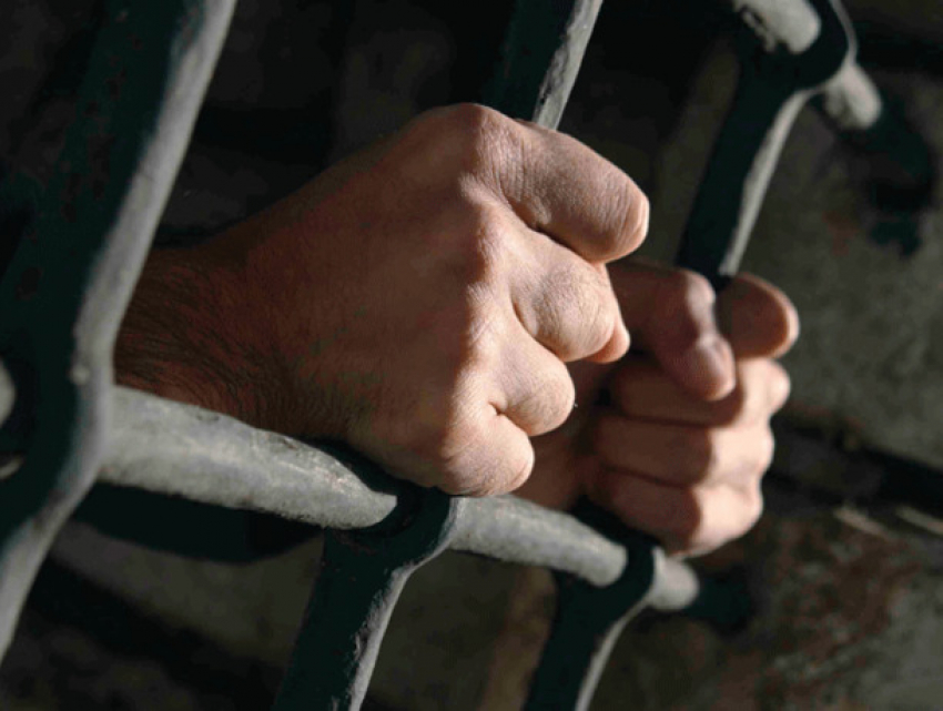 Несовершеннолетнего изнасиловали на «малолетке» пять других заключенных