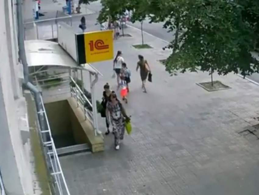 "Цветочные преступницы» в центре Кишинева попали на видео