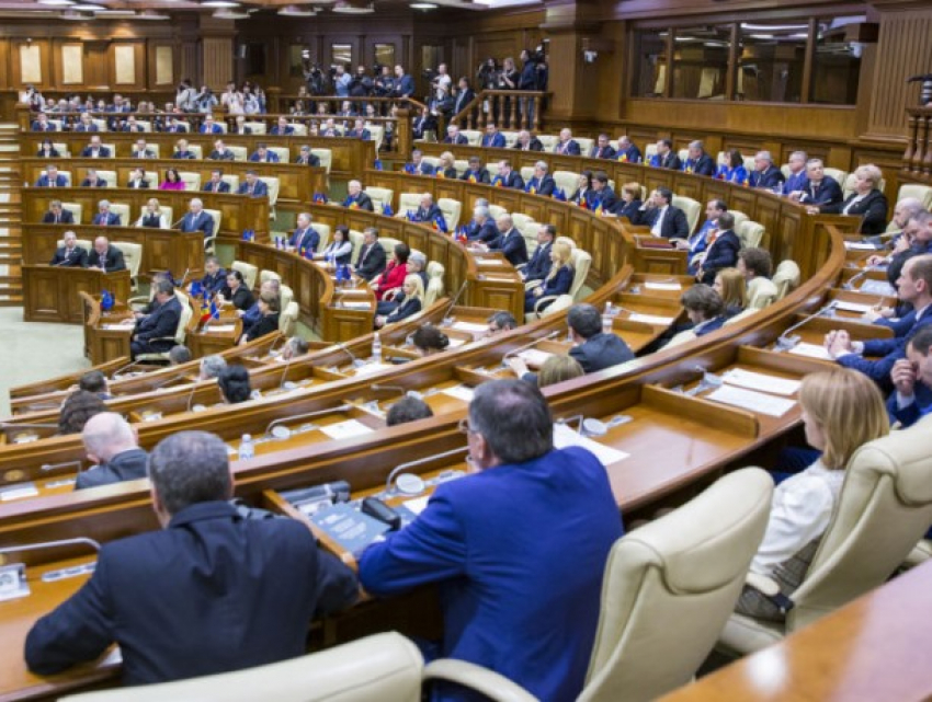 Парламент обсудил снижение штрафов за ковид-нарушения