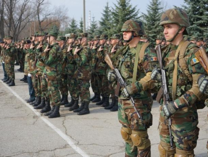 В Кишиневе и Бельцах солдаты принесли сегодня военную присягу