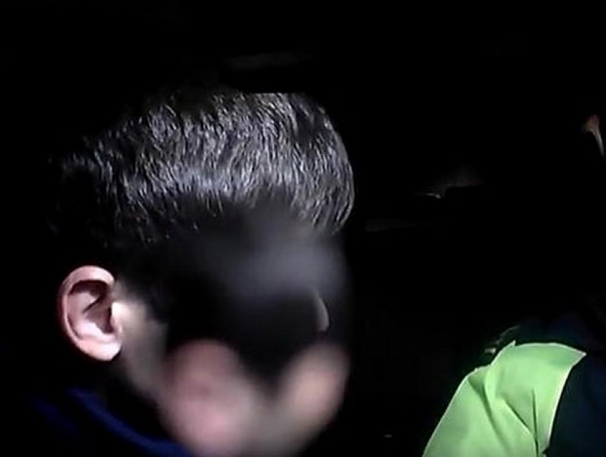 "Хороший коньяк, на Новый год": попытка подкупа молдаванином гаишника попала на видео 