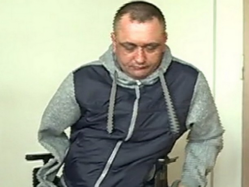 Мужчину без рук и ног, обвиняемого в избиении полицейского в Кишиневе, приговорили к тюрьме