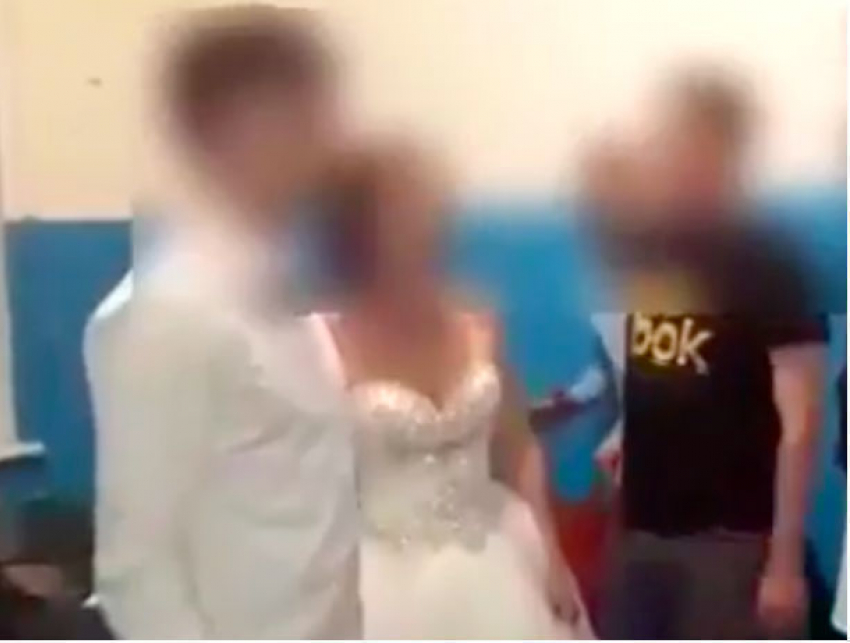 Массовая драка с «усмирением» невесты на свадьбе в Кишиневе попала на видео