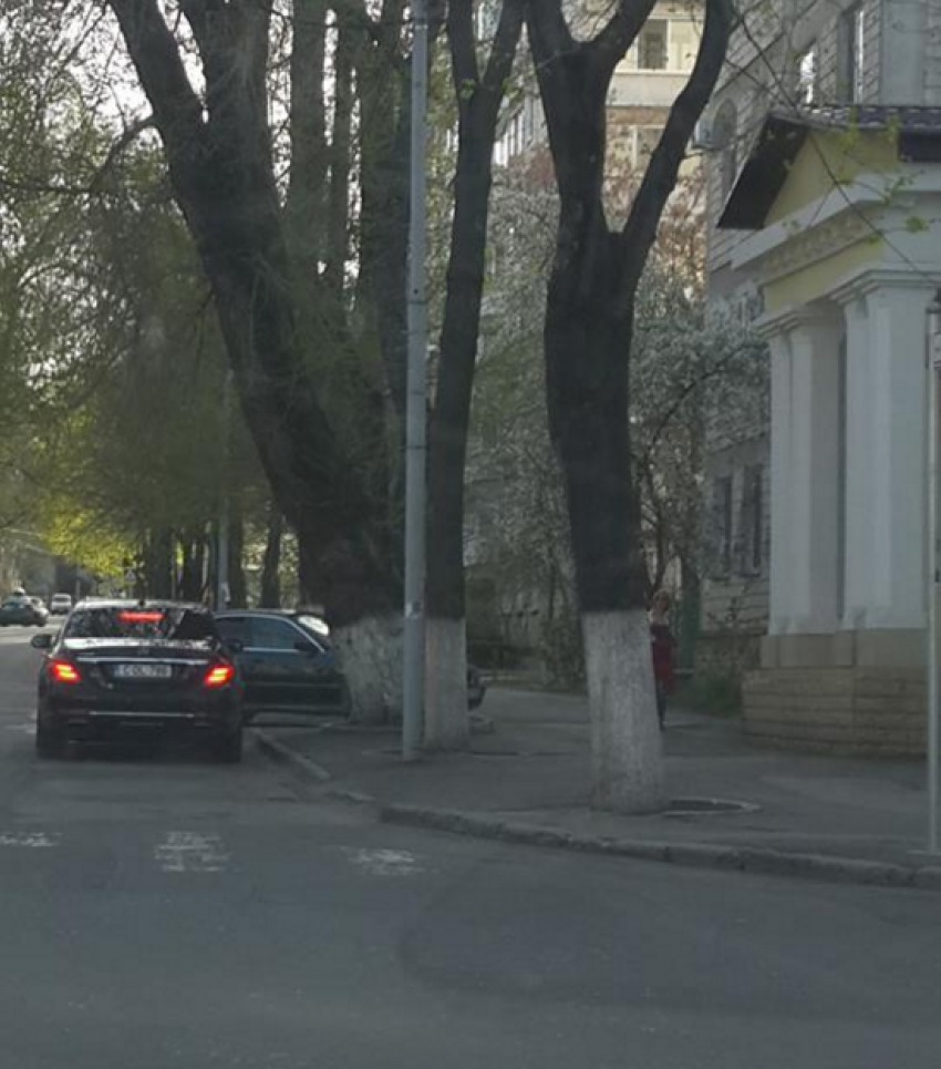 Бронированный автомобиль Плахотнюка заметили у офиса либералов