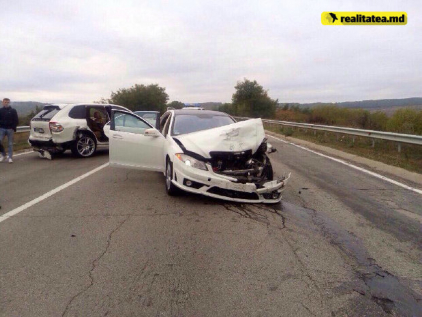 ДТП класса «люкс": Mersedes столкнулся с Porsche 