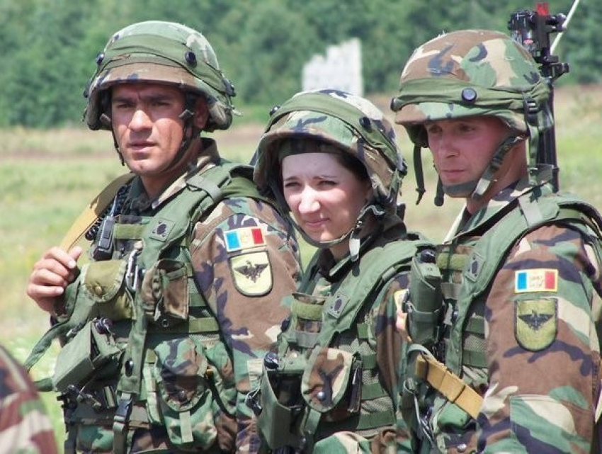 Содержать армию полностью на контрактной основе дорого для Молдовы, - Гайчук