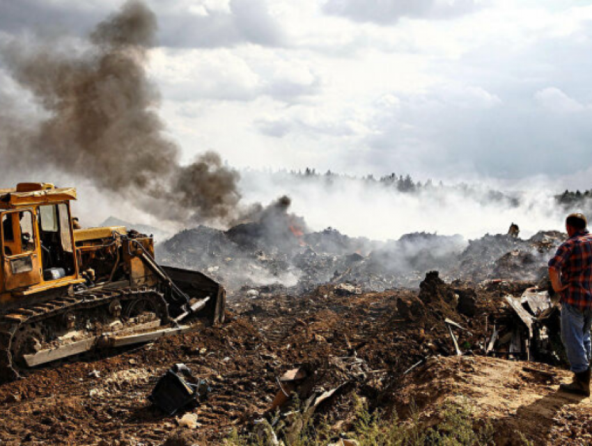 Экологическое бедствие в Комрате – горит мусорный полигон