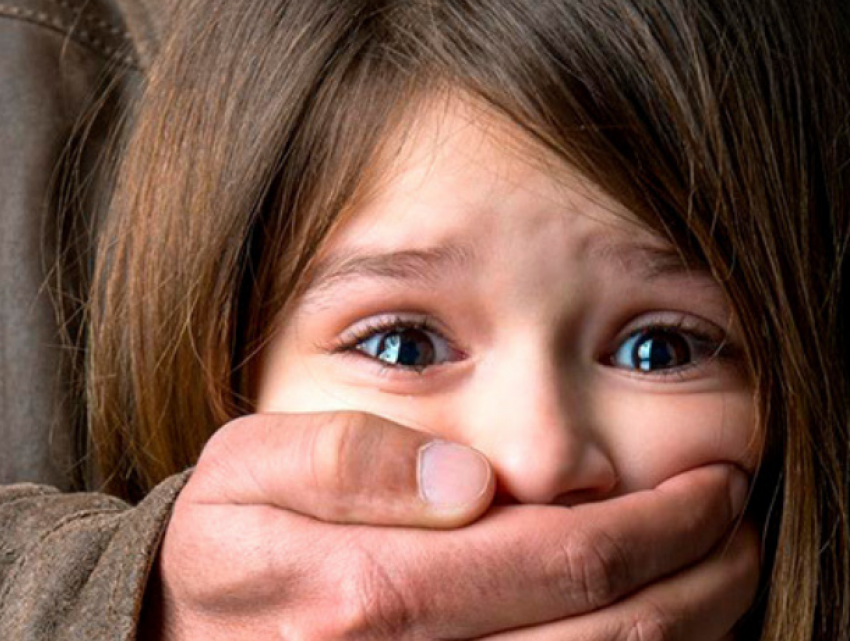 Отчет Госдепа США: Дети Молдовы под прицелом педофилов всего мира